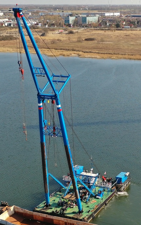 25 Mtons Floating Crane