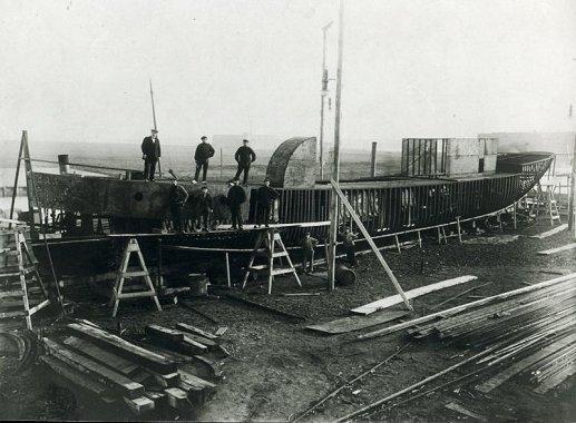 Newbuilding of the Meppel II at a shipyard in Amsterdam 1904